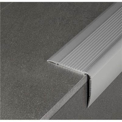 Kątownik schodowy aluminiowy ryflowany zaoblony